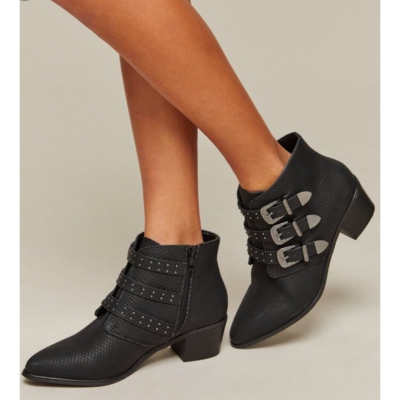 ASOS Shoes - Miss Selfridge - Daisy Buckle Boot